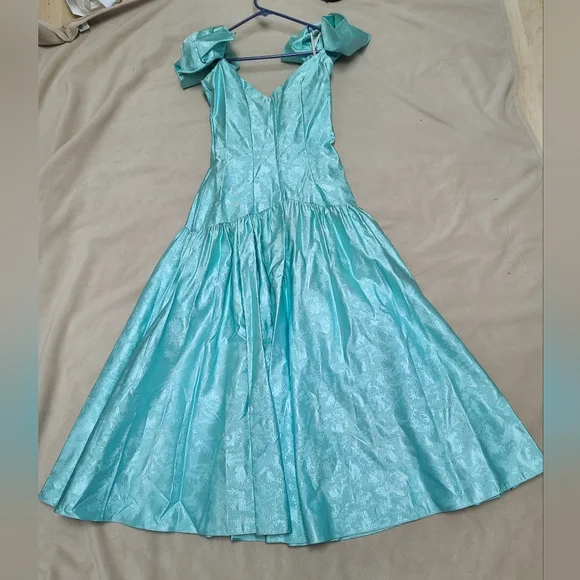 Elegant Aqua Off-Shoulder Gown, Vintage, Made In USA, Union Tag, 80's - Picture 2 of 16